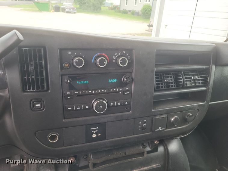 image for item EJ7985 2015 Chevrolet Express G4500 van cab and chassis