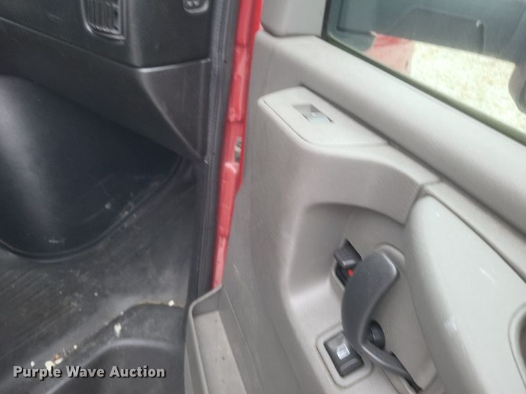 image for item EJ7985 2015 Chevrolet Express G4500 van cab and chassis