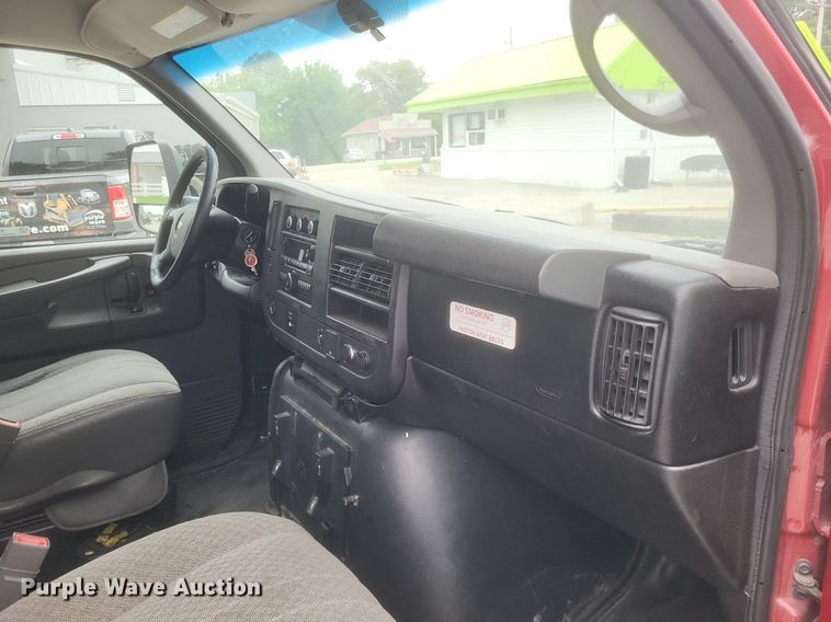 image for item EJ7985 2015 Chevrolet Express G4500 van cab and chassis