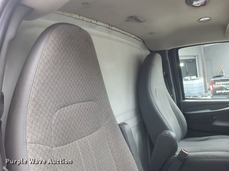 image for item EJ7985 2015 Chevrolet Express G4500 van cab and chassis