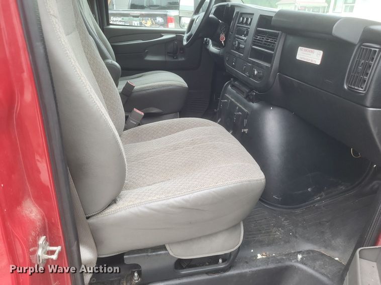 image for item EJ7985 2015 Chevrolet Express G4500 van cab and chassis