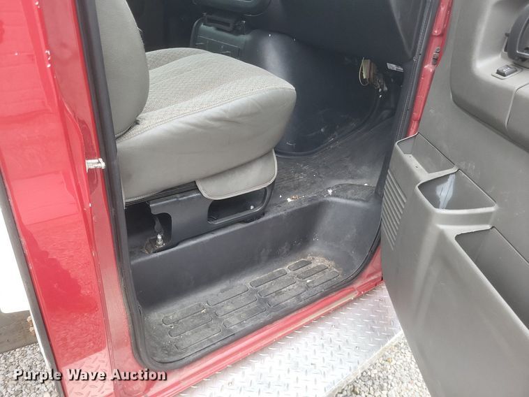 image for item EJ7985 2015 Chevrolet Express G4500 van cab and chassis