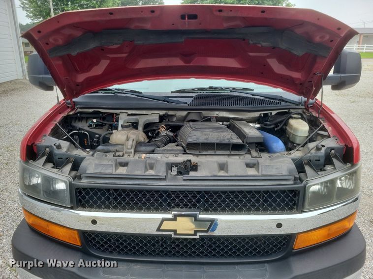 image for item EJ7985 2015 Chevrolet Express G4500 van cab and chassis