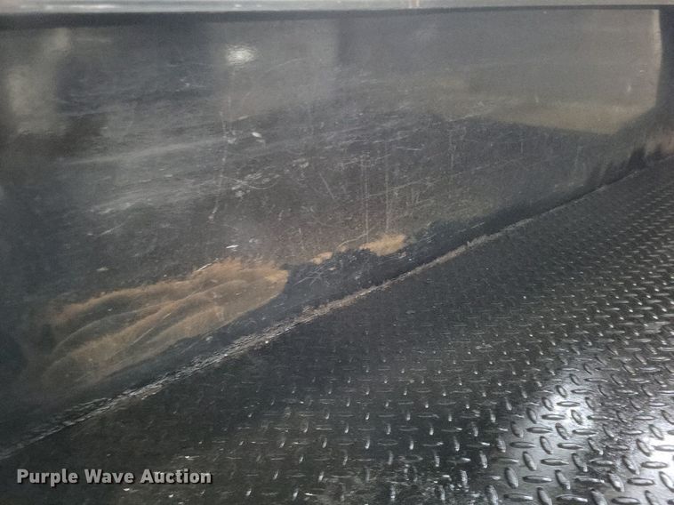 image for item EJ7989 CM 1500399 flatbed