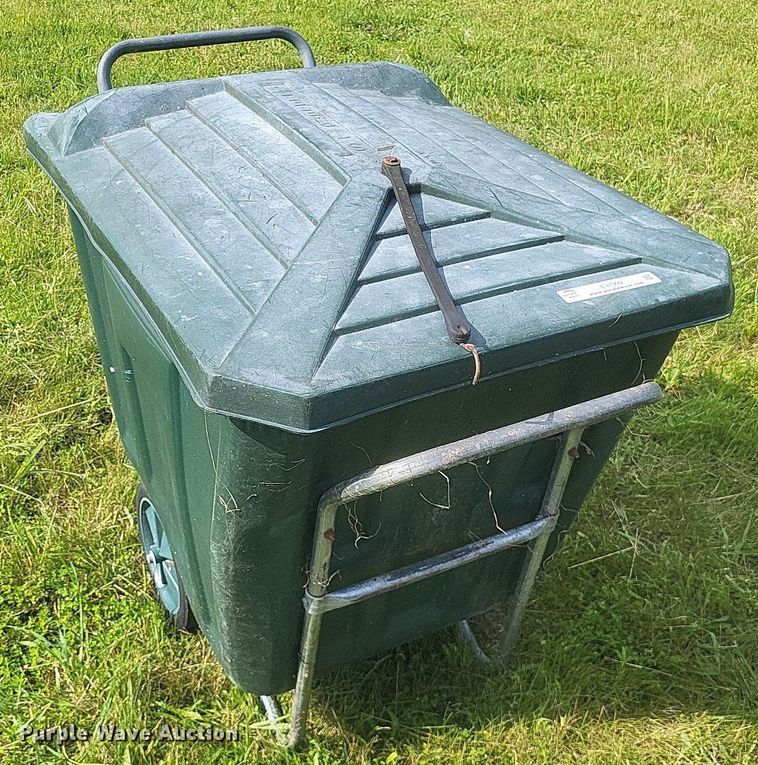 image for item EJ7992 Approximately 100 Amerikart trash carts 