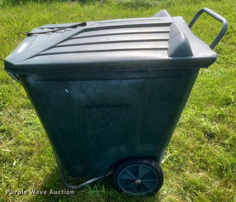 image for item EJ7992 Approximately 100 Amerikart trash carts 