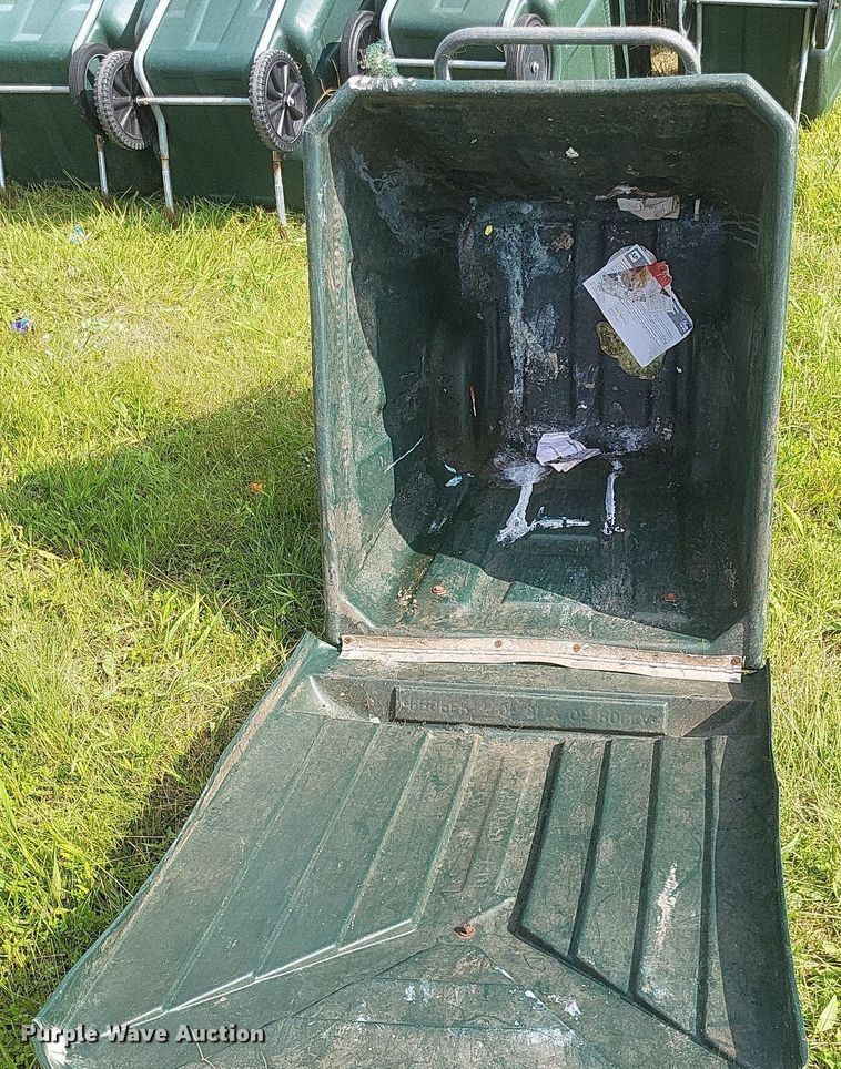 image for item EJ7992 Approximately 100 Amerikart trash carts 