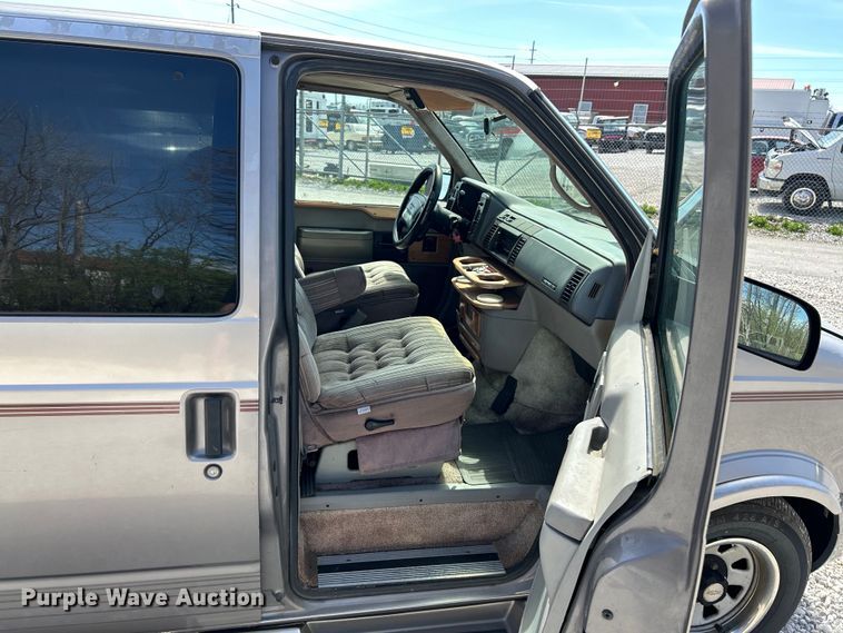 image for item EK4420 1995 Chevrolet Astro van