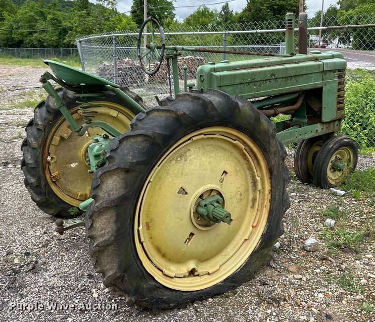 image for item EK4646 1939 John Deere B tractor