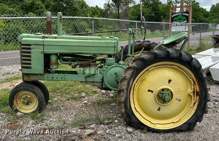 image for item EK4646 1939 John Deere B tractor