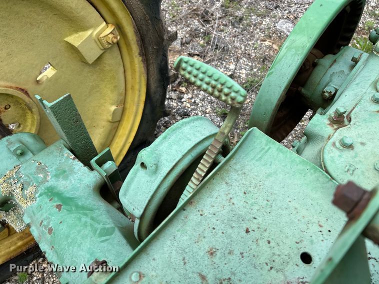 image for item EK4646 1939 John Deere B tractor