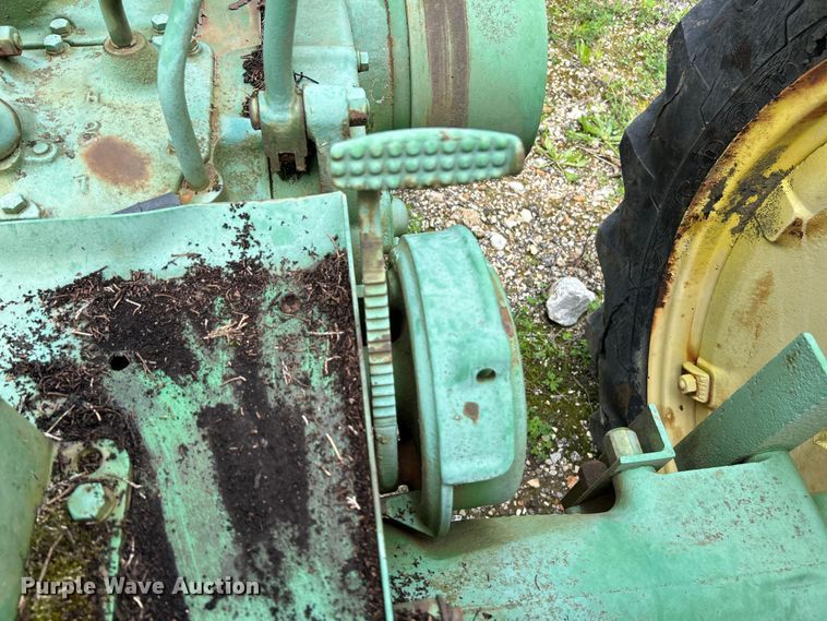 image for item EK4646 1939 John Deere B tractor