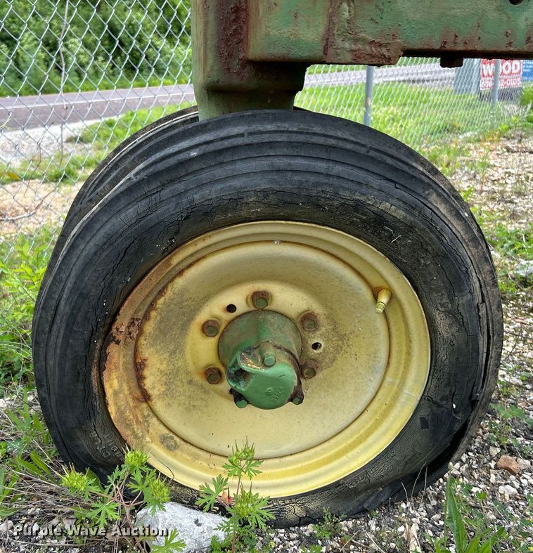 image for item EK4646 1939 John Deere B tractor