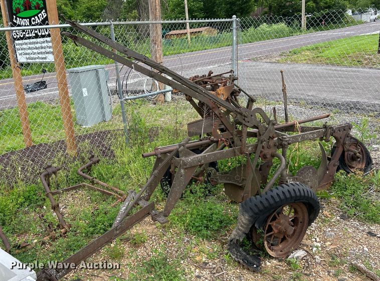 image for item EK4646 1939 John Deere B tractor