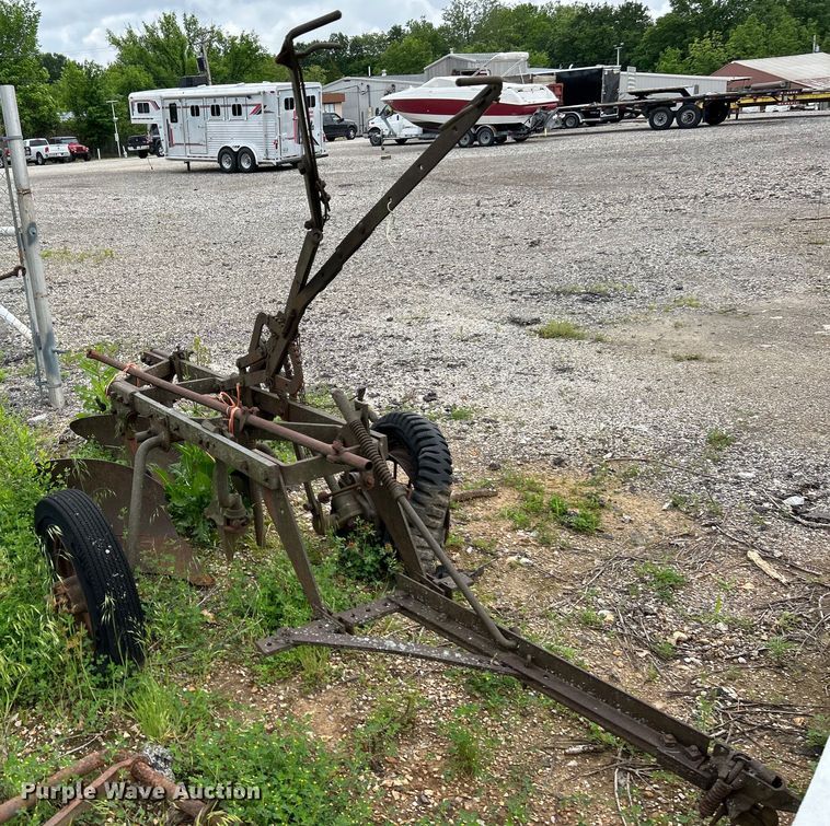 image for item EK4646 1939 John Deere B tractor