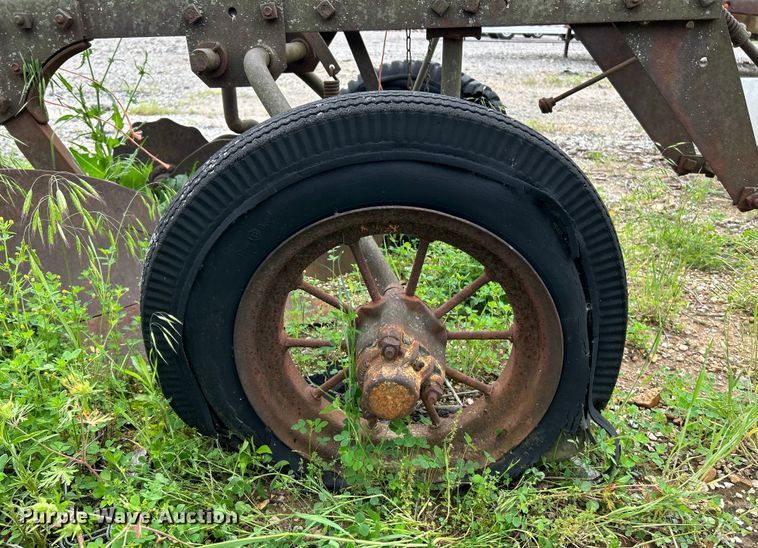 image for item EK4646 1939 John Deere B tractor