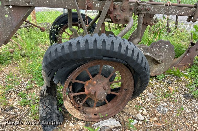 image for item EK4646 1939 John Deere B tractor