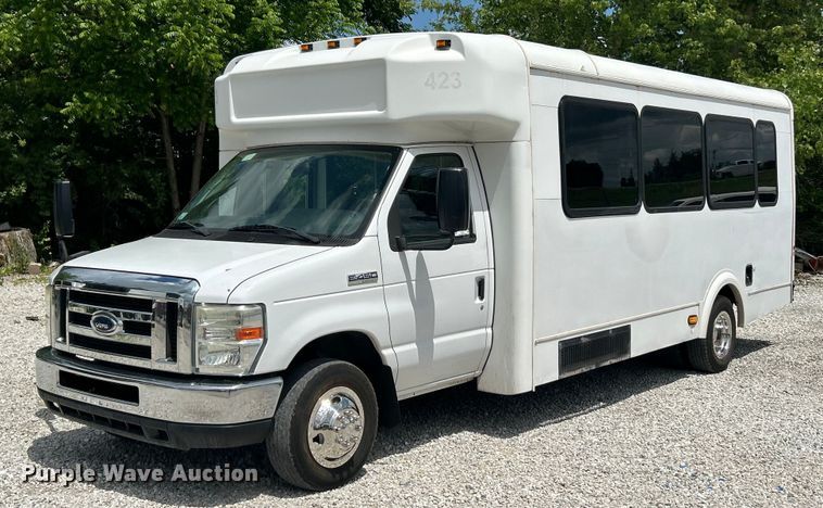 image for item EK4667 2013 Ford E450 Super Duty shuttle bus