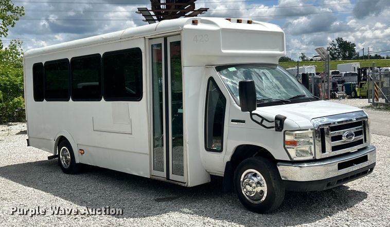 image for item EK4667 2013 Ford E450 Super Duty shuttle bus