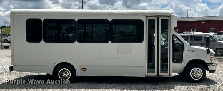 image for item EK4667 2013 Ford E450 Super Duty shuttle bus