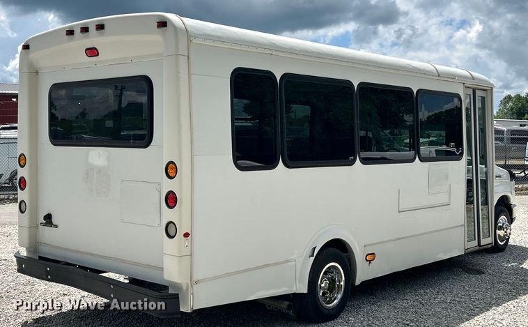 image for item EK4667 2013 Ford E450 Super Duty shuttle bus