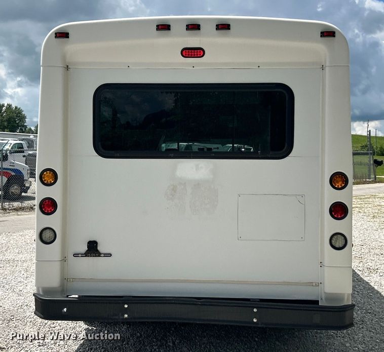 image for item EK4667 2013 Ford E450 Super Duty shuttle bus