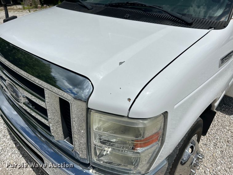 image for item EK4667 2013 Ford E450 Super Duty shuttle bus