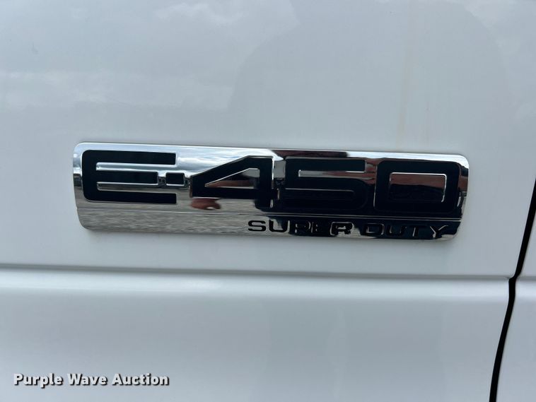 image for item EK4667 2013 Ford E450 Super Duty shuttle bus