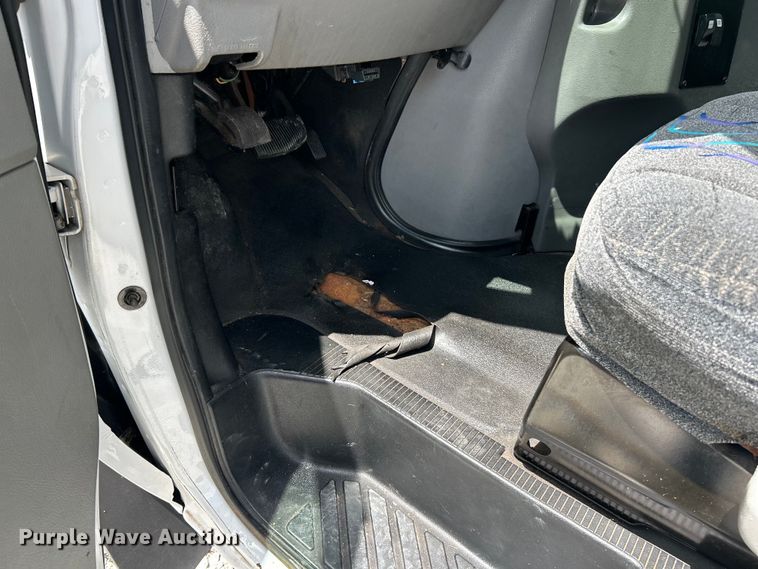 image for item EK4667 2013 Ford E450 Super Duty shuttle bus