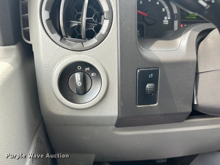 image for item EK4667 2013 Ford E450 Super Duty shuttle bus