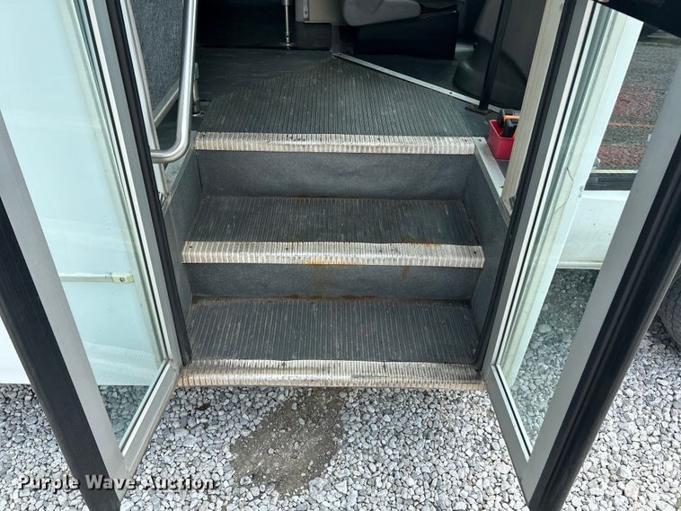 image for item EK4667 2013 Ford E450 Super Duty shuttle bus