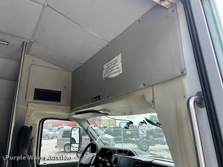 image for item EK4667 2013 Ford E450 Super Duty shuttle bus