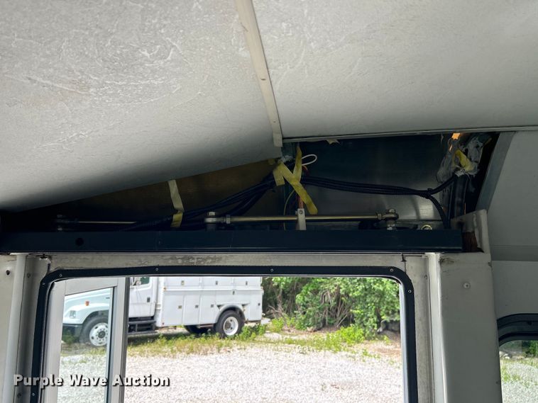 image for item EK4667 2013 Ford E450 Super Duty shuttle bus