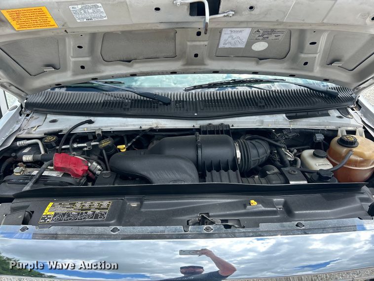 image for item EK4667 2013 Ford E450 Super Duty shuttle bus