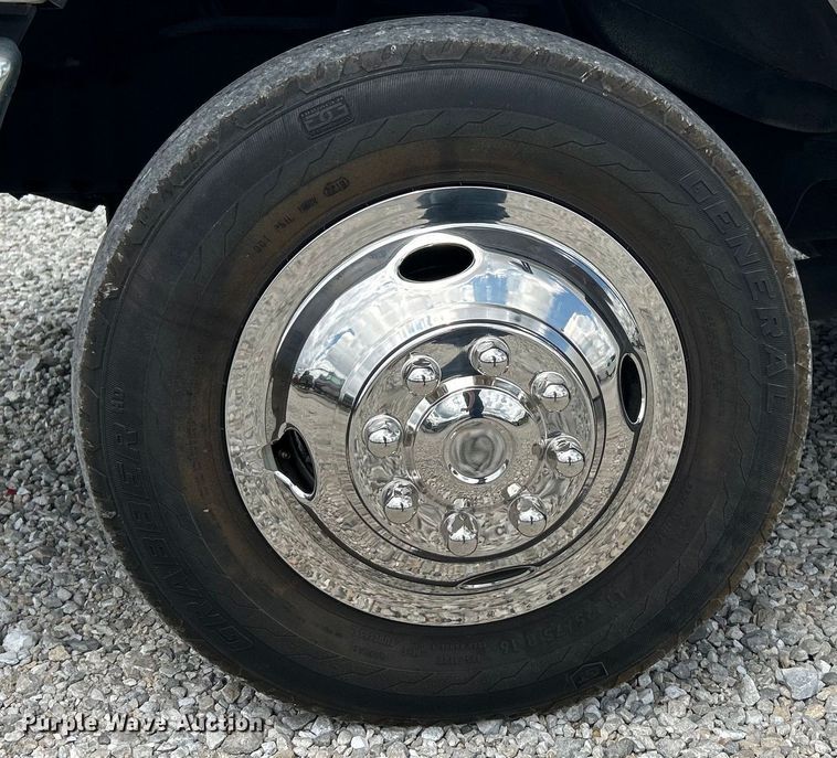 image for item EK4667 2013 Ford E450 Super Duty shuttle bus