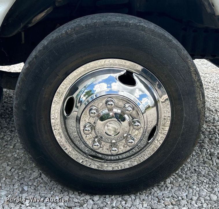 image for item EK4667 2013 Ford E450 Super Duty shuttle bus