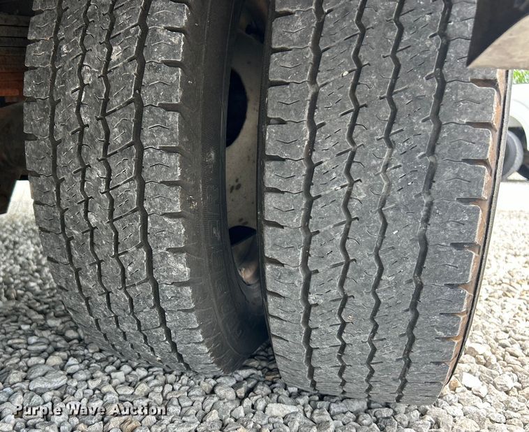 image for item EK4667 2013 Ford E450 Super Duty shuttle bus