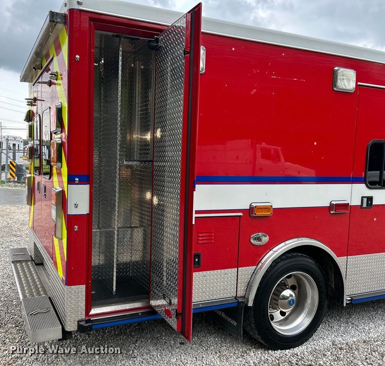 image for item EK4691 2010 International 4400 SBA LP ambulance