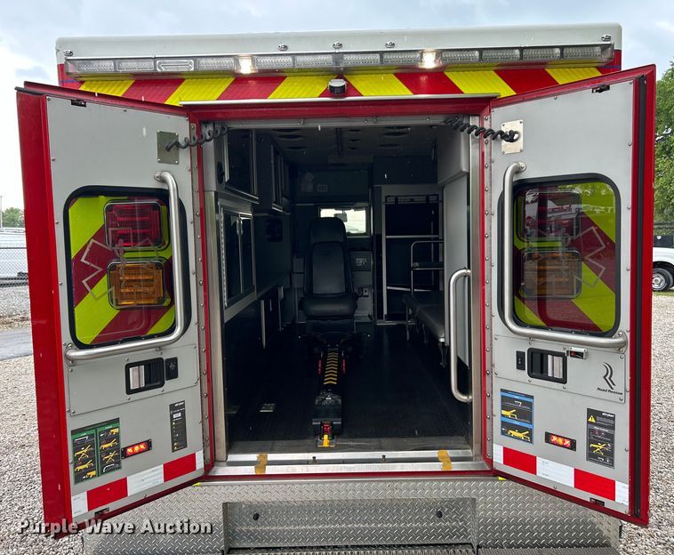 image for item EK4691 2010 International 4400 SBA LP ambulance