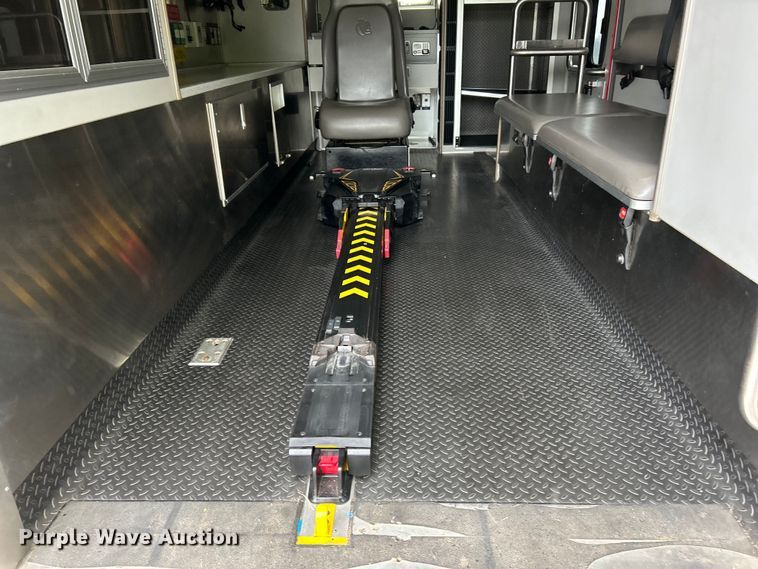 image for item EK4691 2010 International 4400 SBA LP ambulance