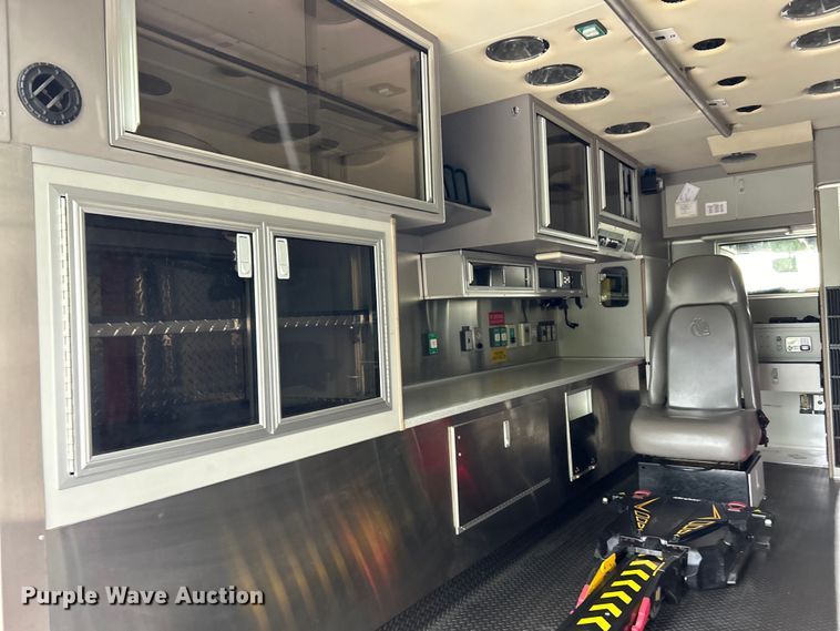 image for item EK4691 2010 International 4400 SBA LP ambulance