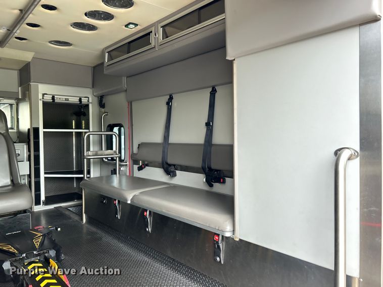 image for item EK4691 2010 International 4400 SBA LP ambulance