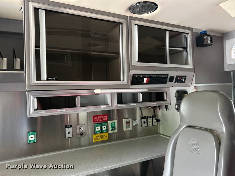 image for item EK4691 2010 International 4400 SBA LP ambulance