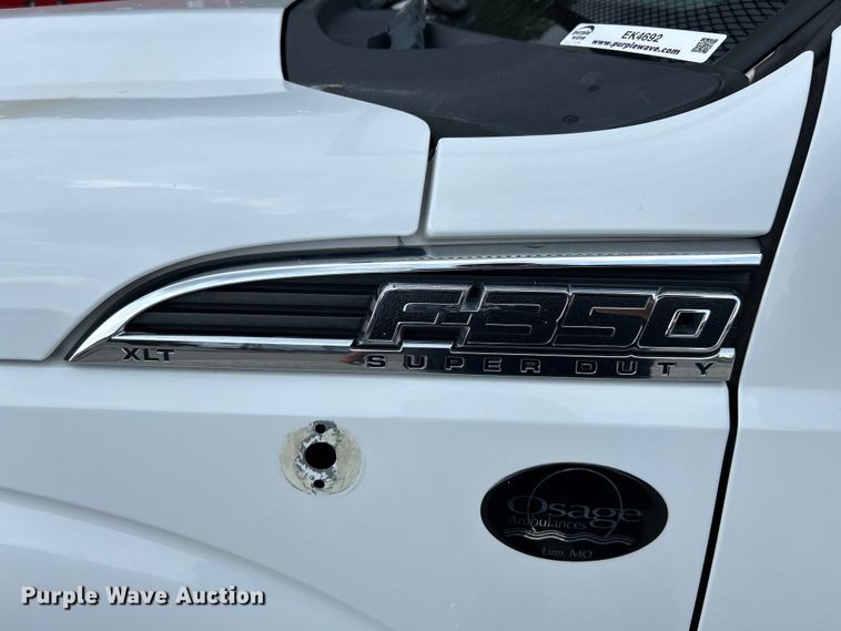 image for item EK4692 2011 Ford F350 Super Duty XLT flatbed pickup truck