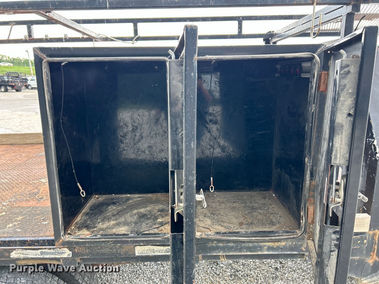 image for item EK4692 2011 Ford F350 Super Duty XLT flatbed pickup truck