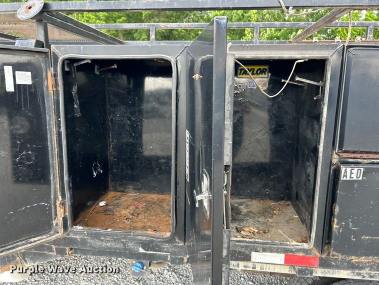 image for item EK4692 2011 Ford F350 Super Duty XLT flatbed pickup truck