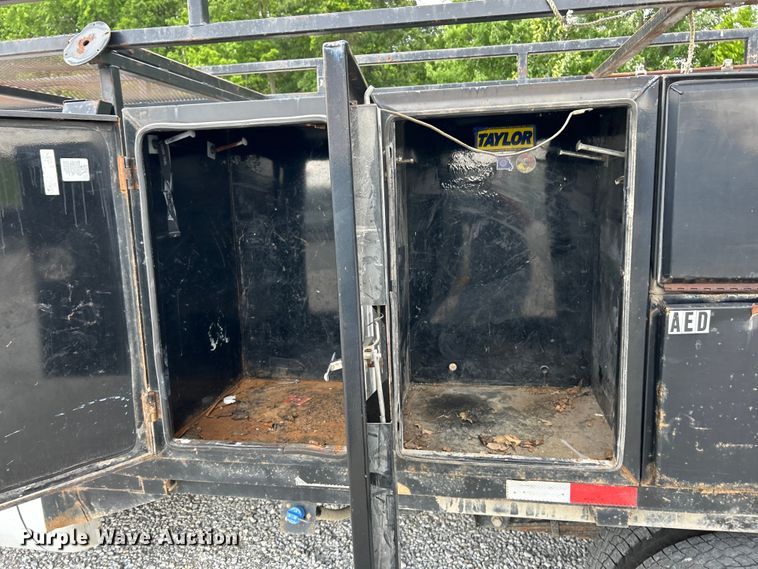 image for item EK4692 2011 Ford F350 Super Duty XLT flatbed pickup truck