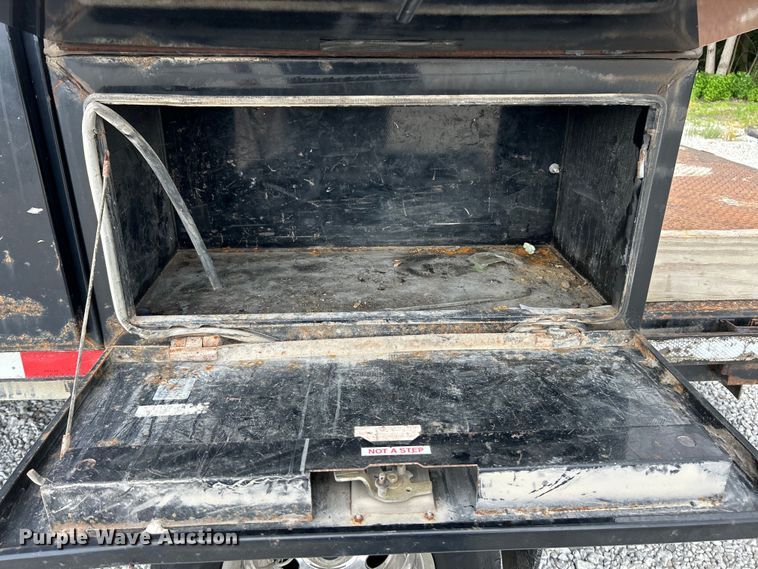 image for item EK4692 2011 Ford F350 Super Duty XLT flatbed pickup truck