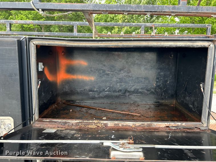 image for item EK4692 2011 Ford F350 Super Duty XLT flatbed pickup truck