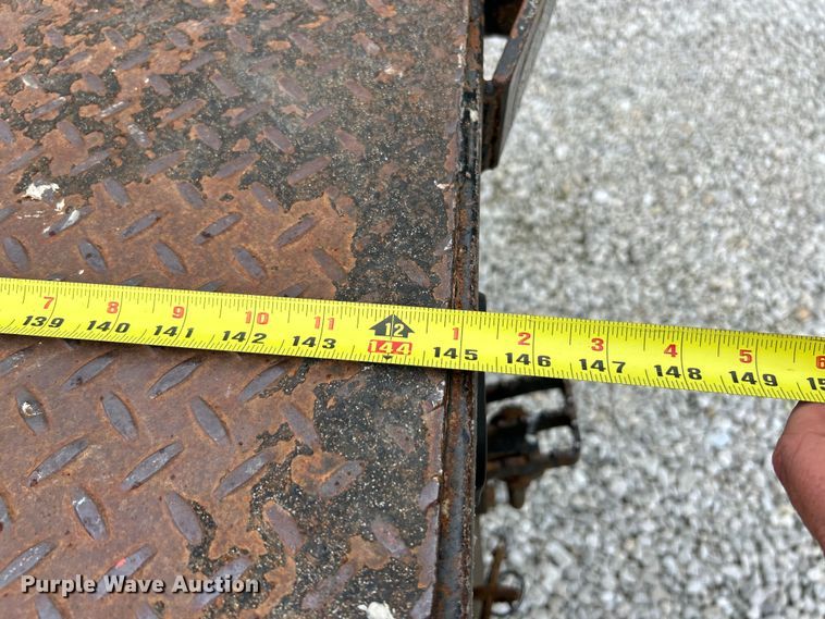 image for item EK4692 2011 Ford F350 Super Duty XLT flatbed pickup truck